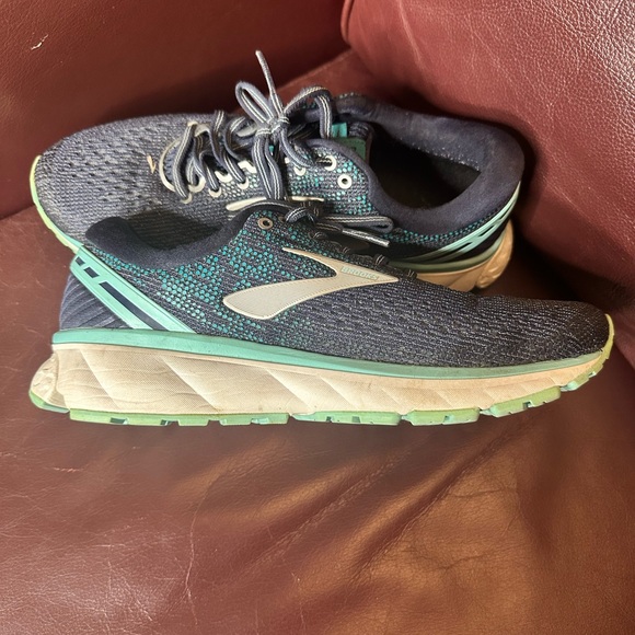 Brooks Blue and Green Athletic Shoes with Cushioned Support - Picture 2 of 6